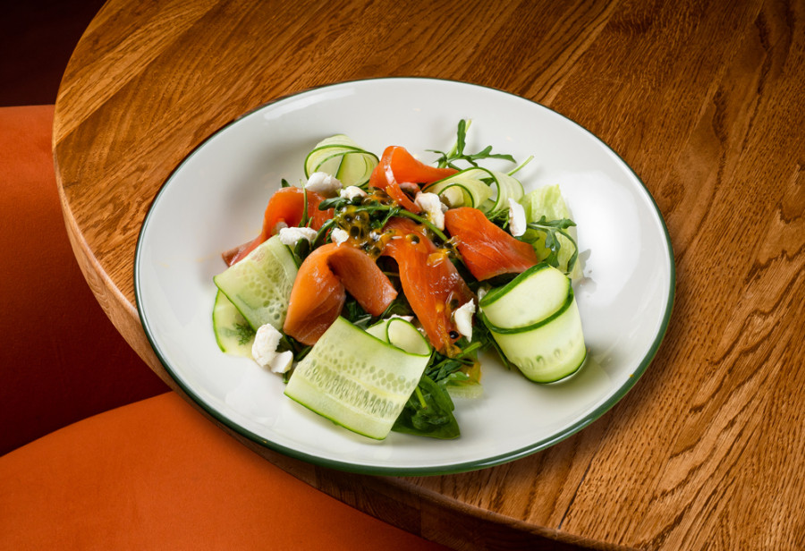 Салат с лососем