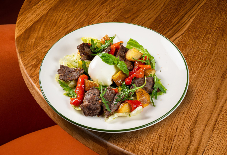 Теплый салат с мраморной говядиной